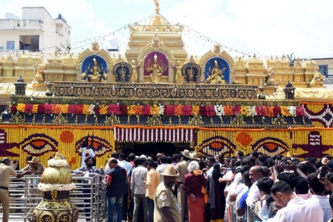 ಹಸನಾಂಬೆ ದೇವಿ ದರ್ಶನ: ರೇವಣ್ಣ ಅಧಿಕಾರಿಗಳ ವಿರುದ್ಧ ಗರಂ